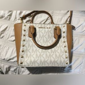 Michael Kors cross body bag.